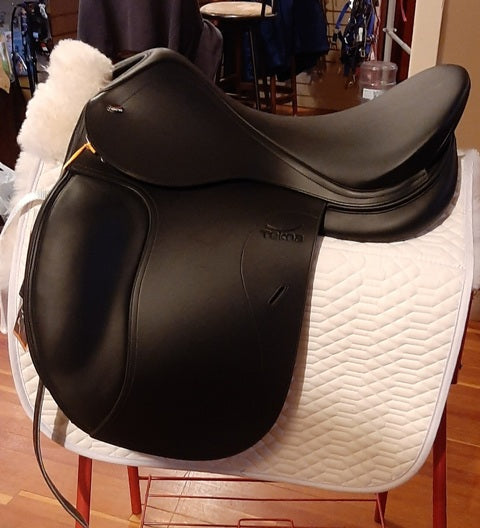 Tekna Dressage Saddle - Smooth Seat - 18" Seat, Medium Tree